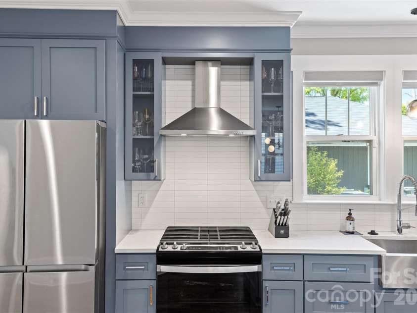 2315 Dundeen Street, Charlotte, NC 28216.  MLS# CAR4379399, YatesRealty ID 24495. 