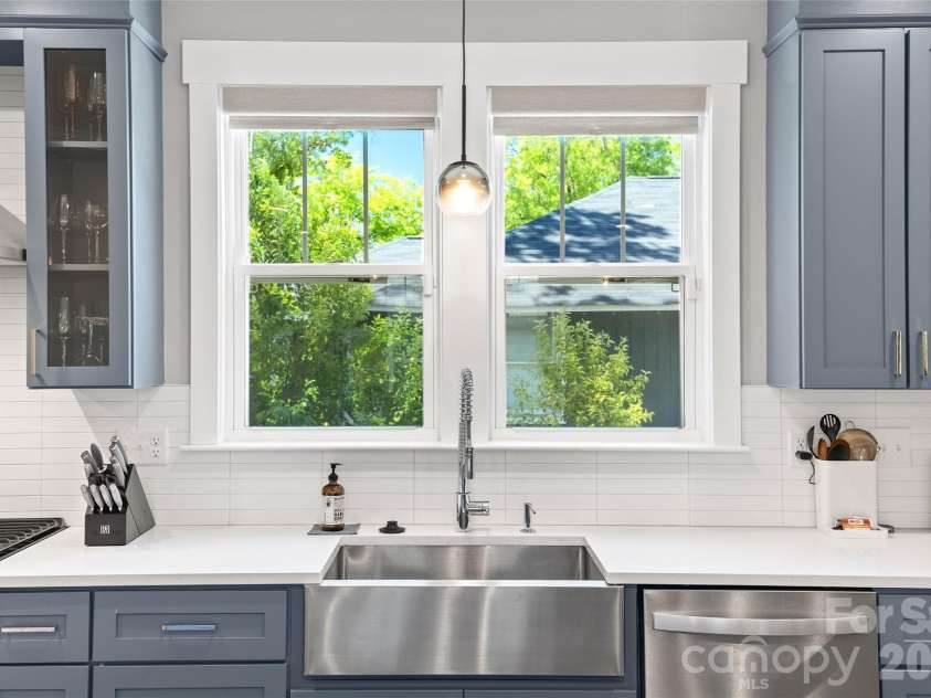 2315 Dundeen Street, Charlotte, NC 28216.  MLS# CAR4379399, YatesRealty ID 24495. 