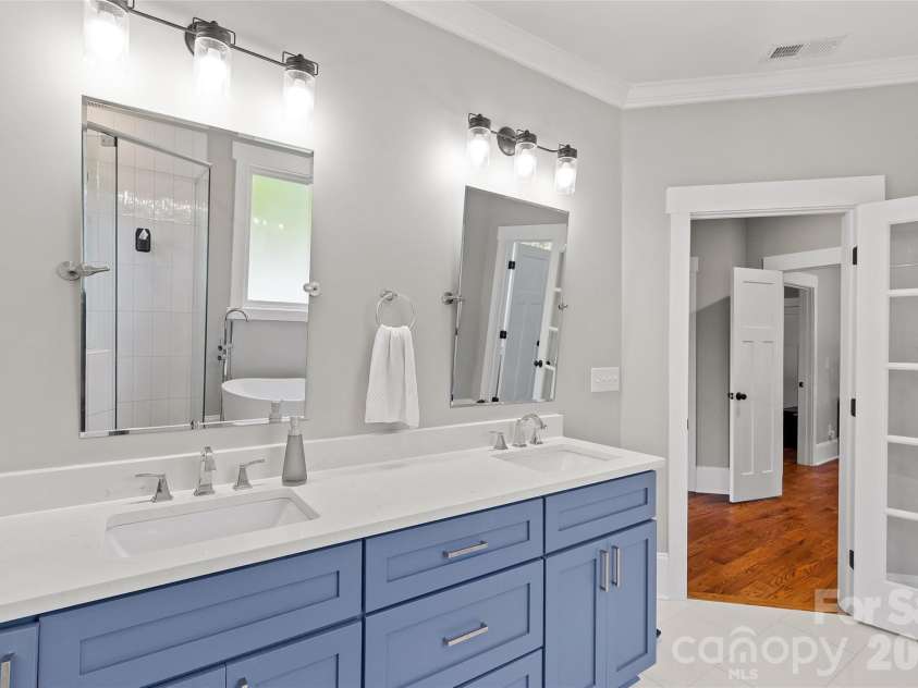 2315 Dundeen Street, Charlotte, NC 28216.  MLS# CAR4379399, YatesRealty ID 24495. 