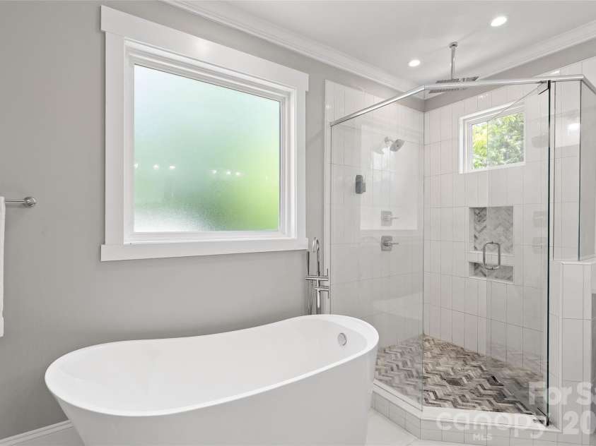 2315 Dundeen Street, Charlotte, NC 28216.  MLS# CAR4379399, YatesRealty ID 24495. 