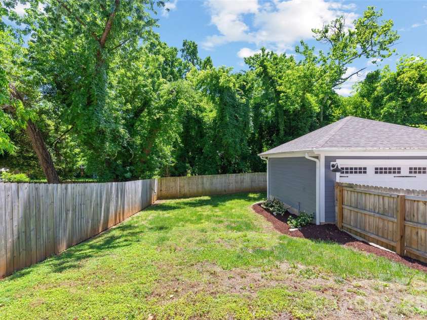 2315 Dundeen Street, Charlotte, NC 28216.  MLS# CAR4379399, YatesRealty ID 24495. 