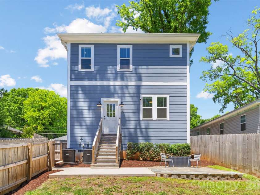 2315 Dundeen Street, Charlotte, NC 28216.  MLS# CAR4379399, YatesRealty ID 24495. 
