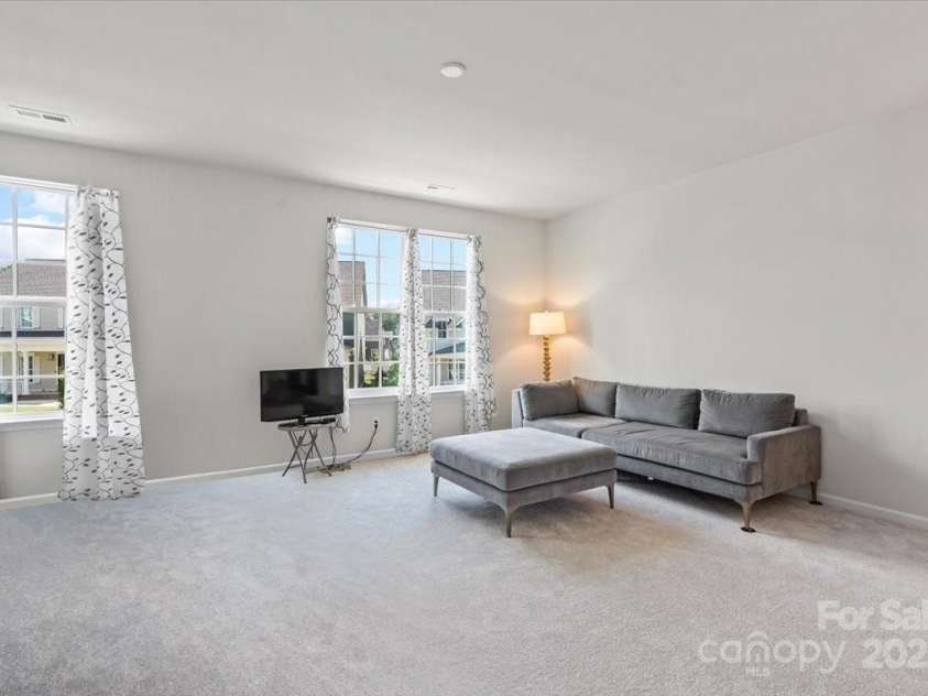 512 Whitehall Circle, Durham, NC 27713.  MLS# CAR4279290, YatesRealty ID 24496. 