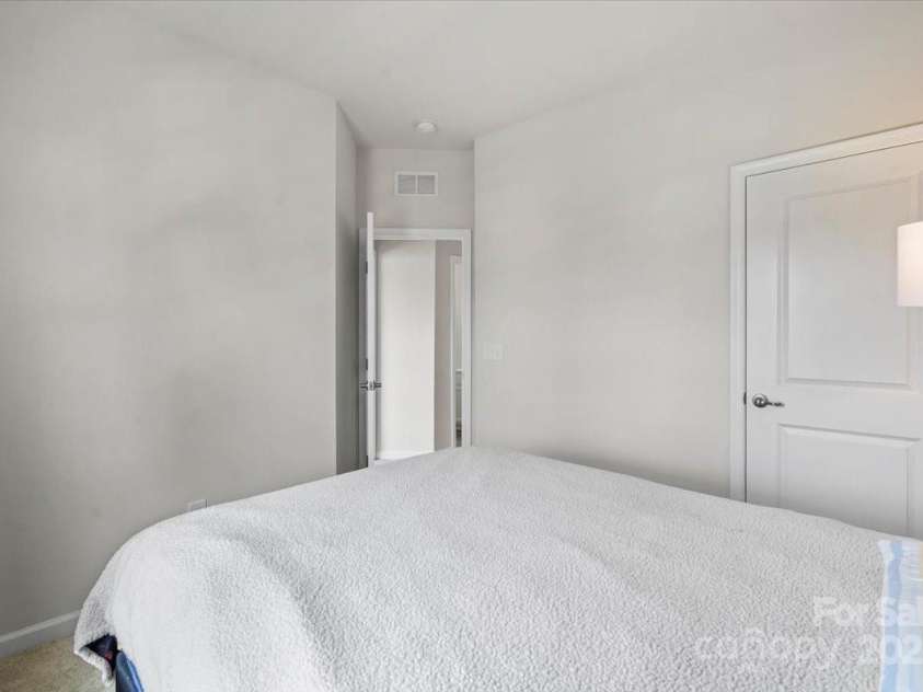 512 Whitehall Circle, Durham, NC 27713.  MLS# CAR4279290, YatesRealty ID 24496. 