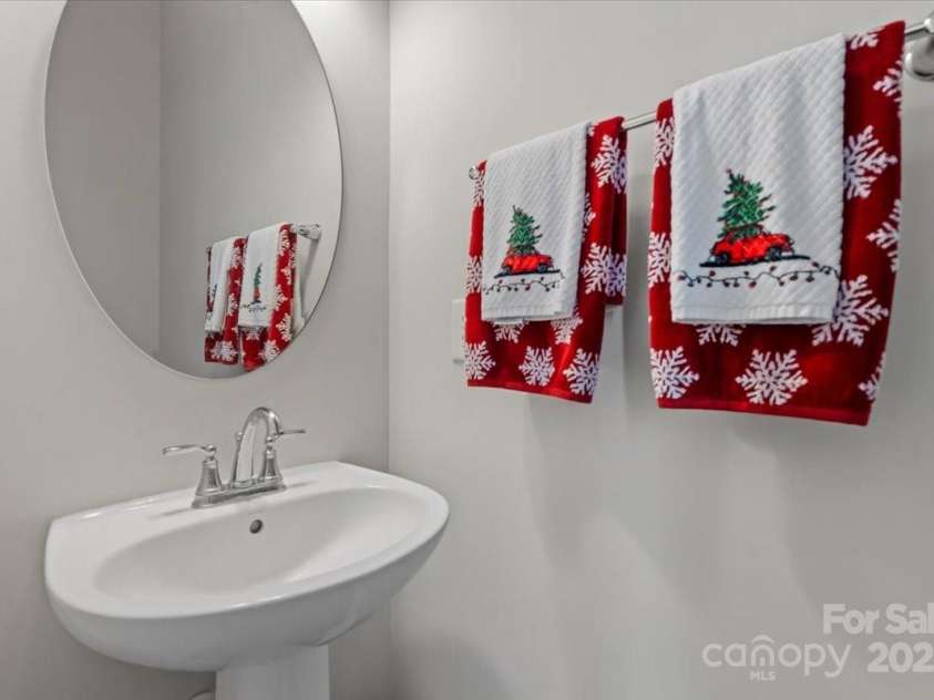 512 Whitehall Circle, Durham, NC 27713.  MLS# CAR4279290, YatesRealty ID 24496. 