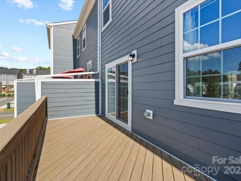 512 Whitehall Circle, Durham, NC 27713.  MLS# CAR4279290, YatesRealty ID 24496. 