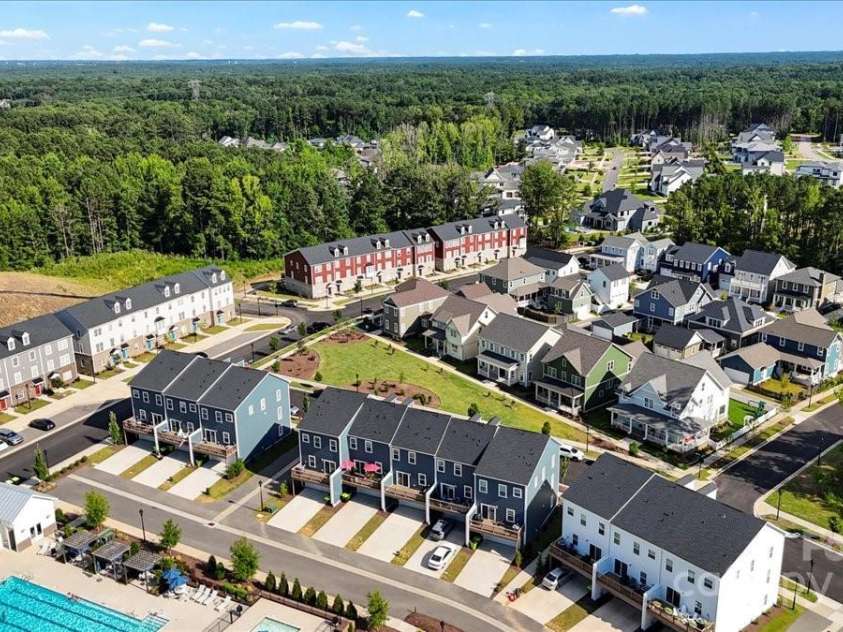 512 Whitehall Circle, Durham, NC 27713.  MLS# CAR4279290, YatesRealty ID 24496. 