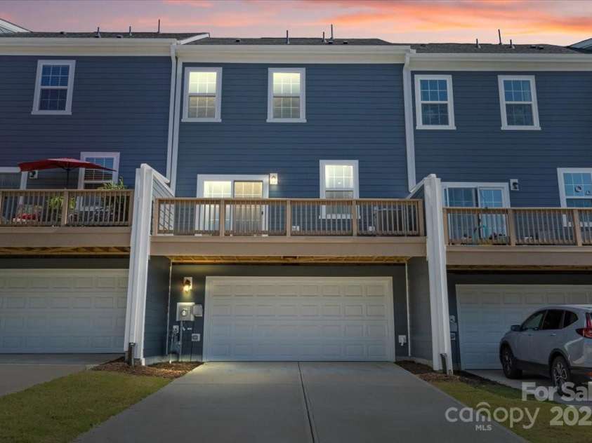 512 Whitehall Circle, Durham, NC 27713.  MLS# CAR4279290, YatesRealty ID 24496. 