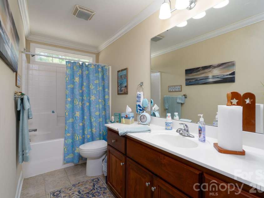 587 Marigold Drive, Kannapolis, NC 28083.  MLS# CAR4383052, YatesRealty ID 24496. 2nd Full Bath on Main Level
