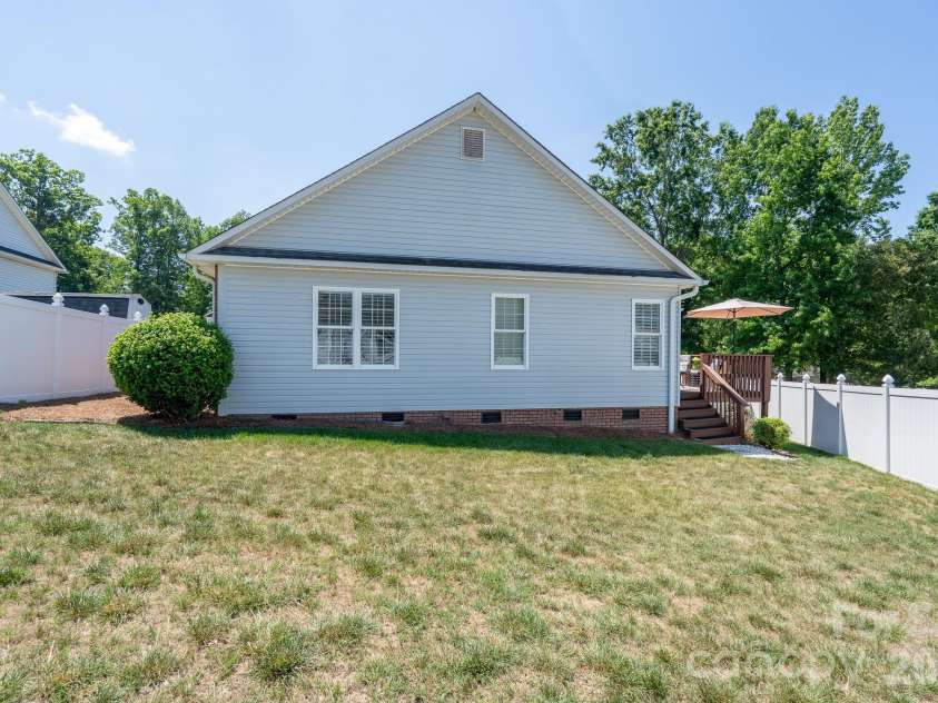 587 Marigold Drive, Kannapolis, NC 28083.  MLS# CAR4383052, YatesRealty ID 24496. Fenced In Back Yard