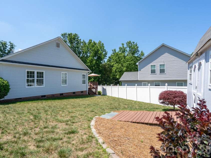 587 Marigold Drive, Kannapolis, NC 28083.  MLS# CAR4383052, YatesRealty ID 24496. Fenced In Back Yard