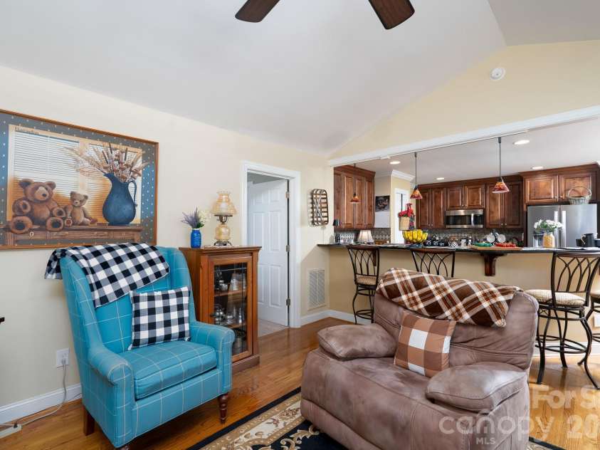 587 Marigold Drive, Kannapolis, NC 28083.  MLS# CAR4383052, YatesRealty ID 24496. Large Living Room
