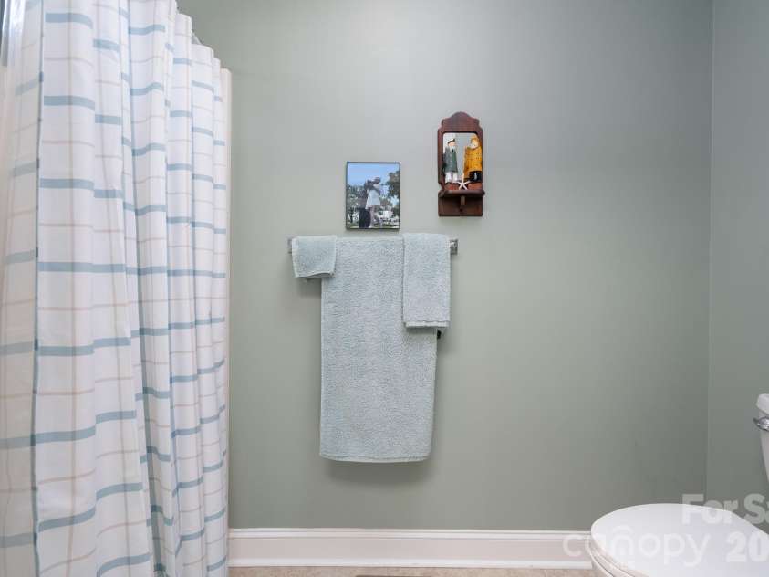 587 Marigold Drive, Kannapolis, NC 28083.  MLS# CAR4383052, YatesRealty ID 24496. Primary Bath