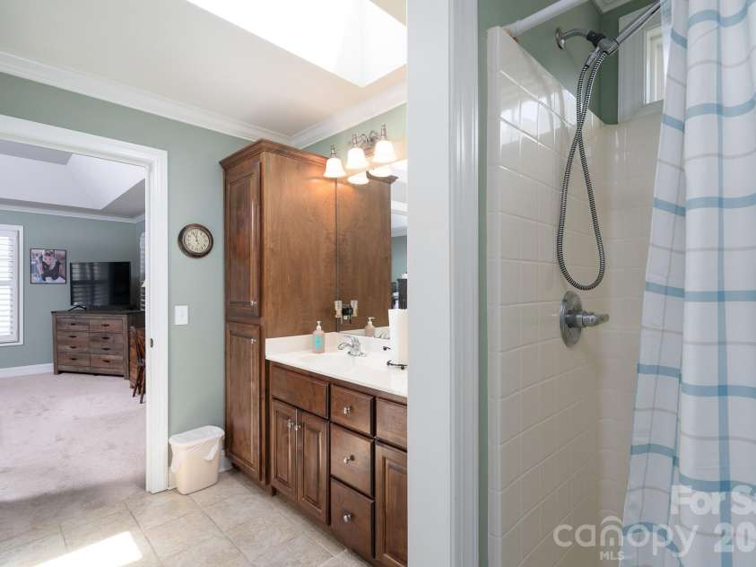 587 Marigold Drive, Kannapolis, NC 28083.  MLS# CAR4383052, YatesRealty ID 24496. Primary Bath