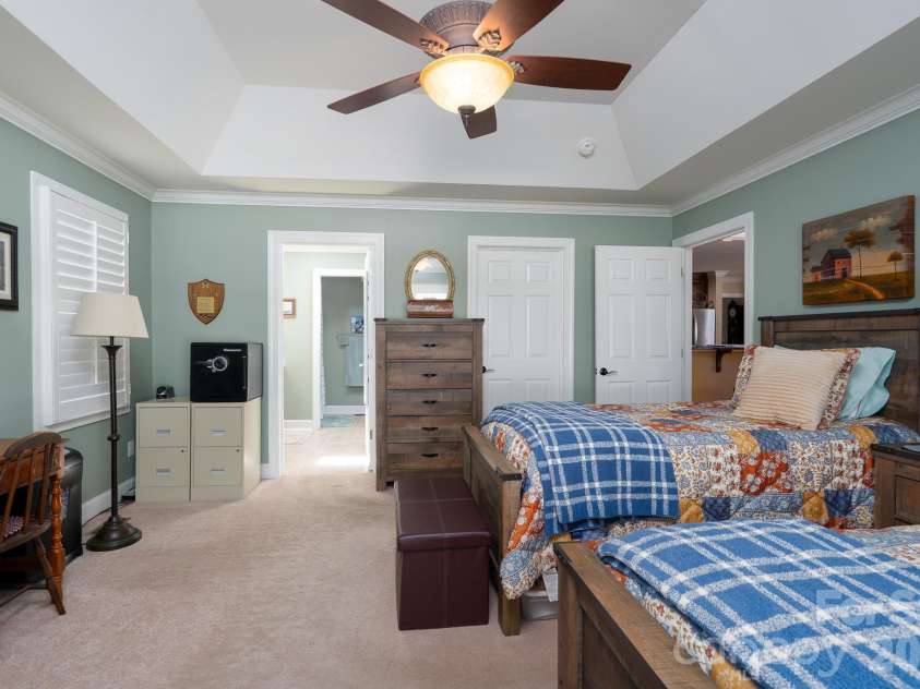 587 Marigold Drive, Kannapolis, NC 28083.  MLS# CAR4383052, YatesRealty ID 24496. Primary Bedroom on Main Level with Ensuite Bath