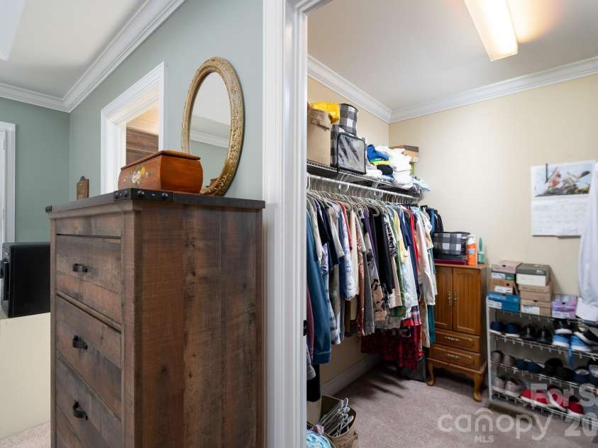 587 Marigold Drive, Kannapolis, NC 28083.  MLS# CAR4383052, YatesRealty ID 24496. Primary Walk-in Closet