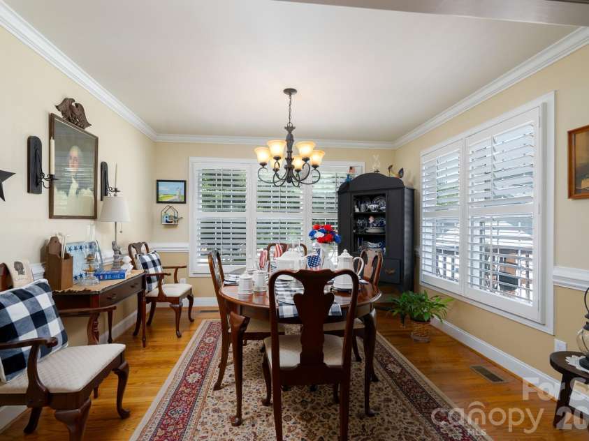 587 Marigold Drive, Kannapolis, NC 28083.  MLS# CAR4383052, YatesRealty ID 24496. Separate Dining Room off of Kitchen