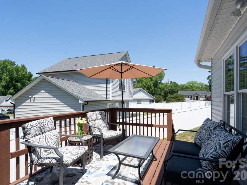 587 Marigold Drive, Kannapolis, NC 28083.  MLS# CAR4383052, YatesRealty ID 24496. Side Deck