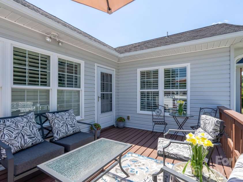 587 Marigold Drive, Kannapolis, NC 28083.  MLS# CAR4383052, YatesRealty ID 24496. Side Deck