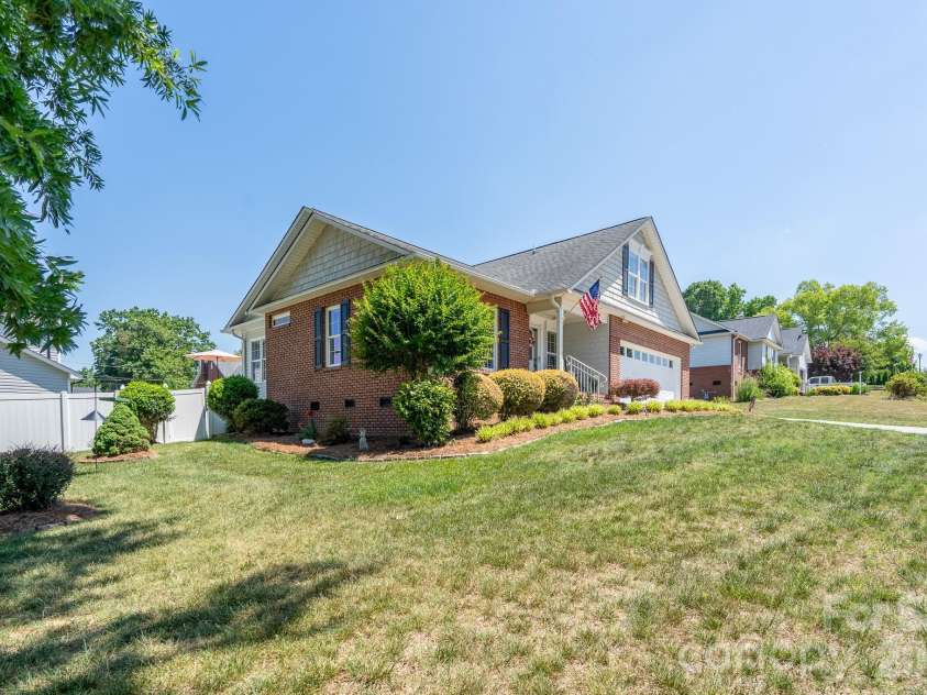 587 Marigold Drive, Kannapolis, NC 28083.  MLS# CAR4383052, YatesRealty ID 24496. Side View of Home