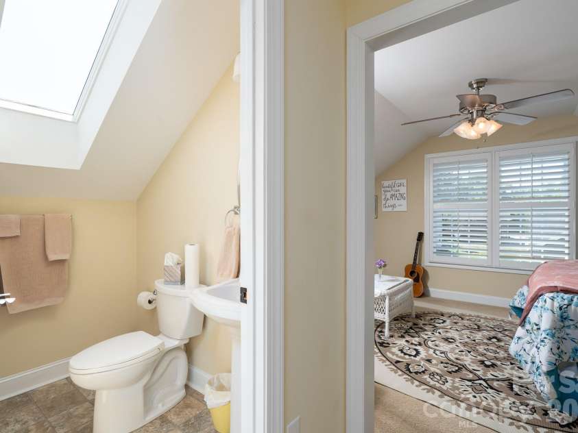 587 Marigold Drive, Kannapolis, NC 28083.  MLS# CAR4383052, YatesRealty ID 24496. Upstairs Full Bath