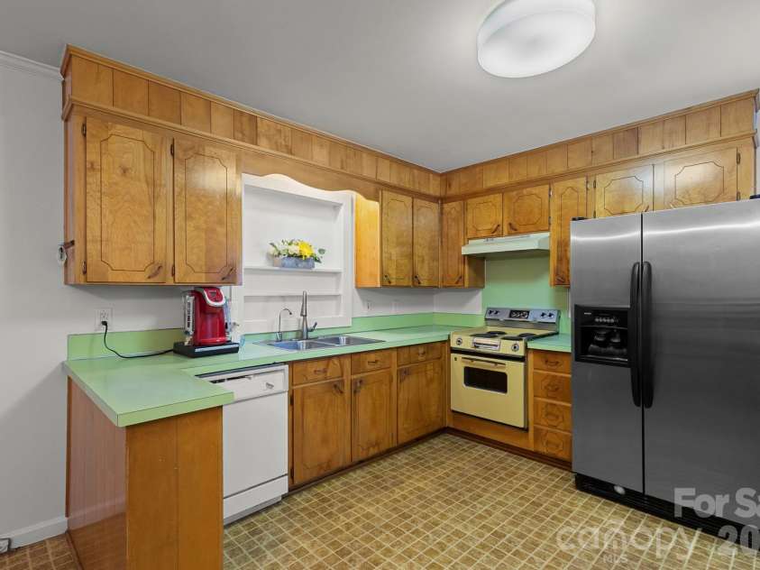 3326 Dunaire Drive, Charlotte, NC 28205.  MLS# CAR4384451, YatesRealty ID 24499. 