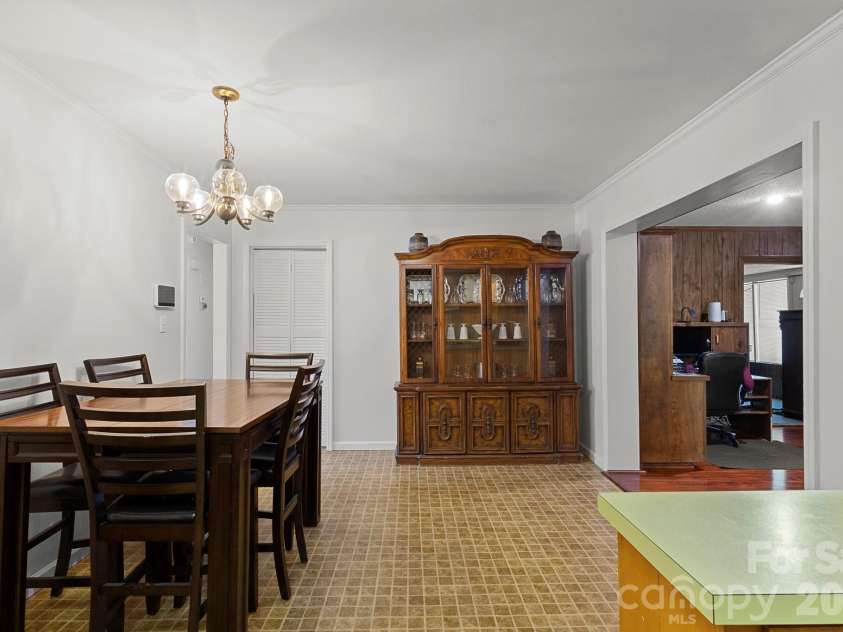 3326 Dunaire Drive, Charlotte, NC 28205.  MLS# CAR4384451, YatesRealty ID 24499. 