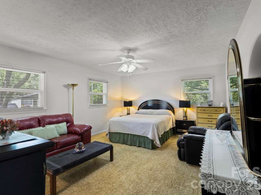 3326 Dunaire Drive, Charlotte, NC 28205.  MLS# CAR4384451, YatesRealty ID 24499. 