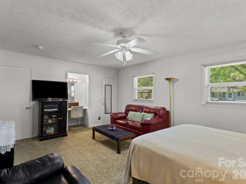 3326 Dunaire Drive, Charlotte, NC 28205.  MLS# CAR4384451, YatesRealty ID 24499. 