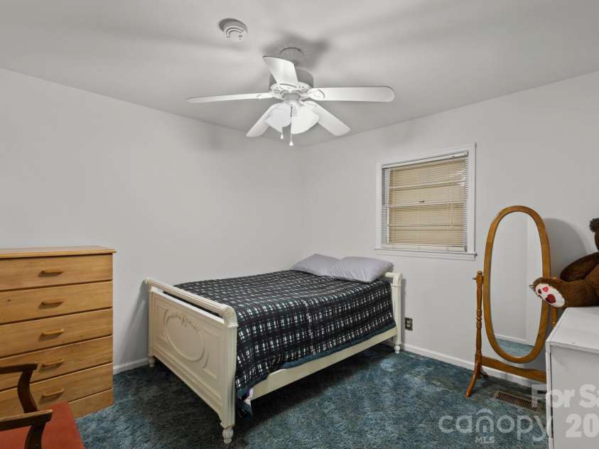 3326 Dunaire Drive, Charlotte, NC 28205.  MLS# CAR4384451, YatesRealty ID 24499. 