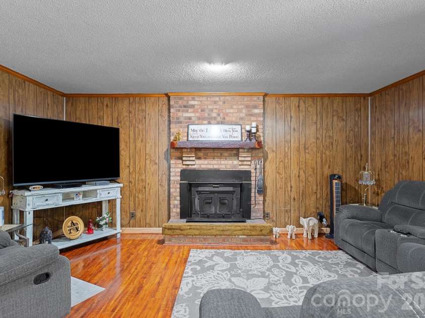 3326 Dunaire Drive, Charlotte, NC 28205.  MLS# CAR4384451, YatesRealty ID 24499. 