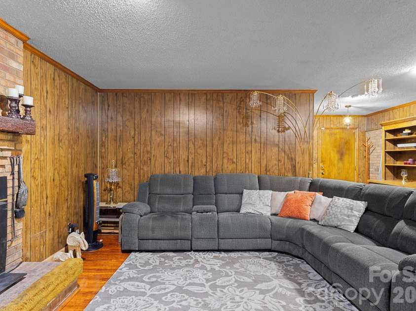 3326 Dunaire Drive, Charlotte, NC 28205.  MLS# CAR4384451, YatesRealty ID 24499. 