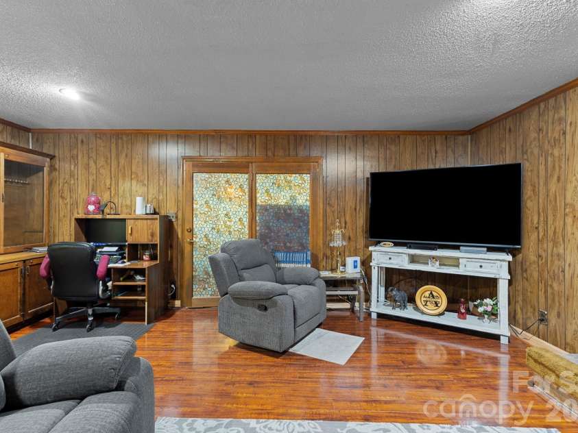 3326 Dunaire Drive, Charlotte, NC 28205.  MLS# CAR4384451, YatesRealty ID 24499. 
