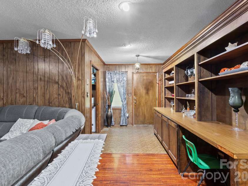 3326 Dunaire Drive, Charlotte, NC 28205.  MLS# CAR4384451, YatesRealty ID 24499. 