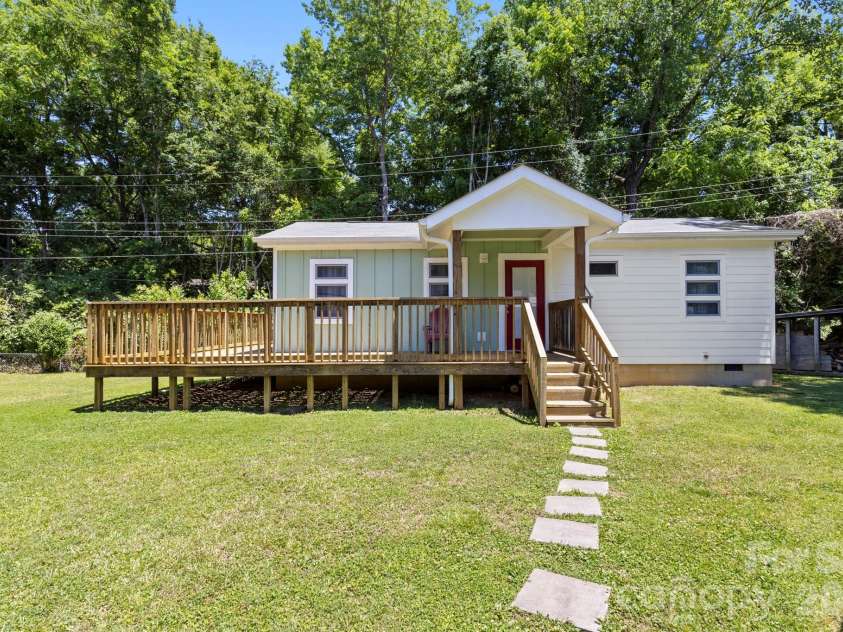 3326 Dunaire Drive, Charlotte, NC 28205.  MLS# CAR4384451, YatesRealty ID 24499. 