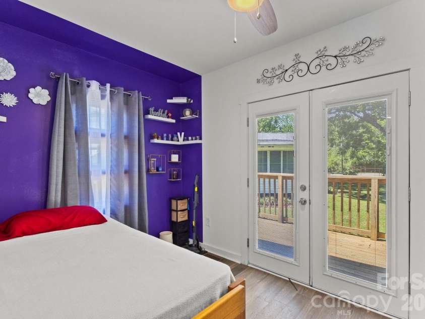 3326 Dunaire Drive, Charlotte, NC 28205.  MLS# CAR4384451, YatesRealty ID 24499. 