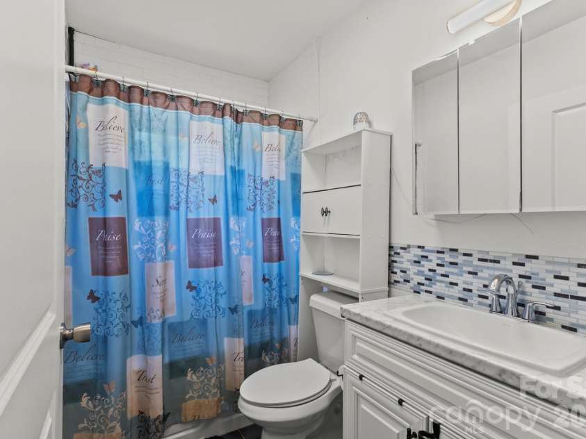 3326 Dunaire Drive, Charlotte, NC 28205.  MLS# CAR4384451, YatesRealty ID 24499. 