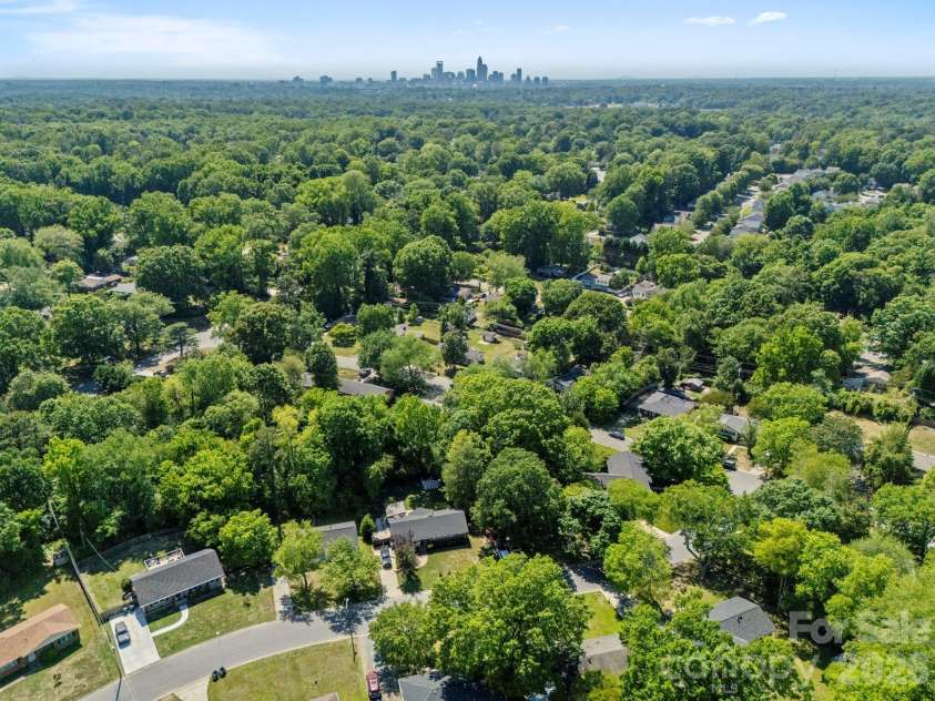 3326 Dunaire Drive, Charlotte, NC 28205.  MLS# CAR4384451, YatesRealty ID 24499. 