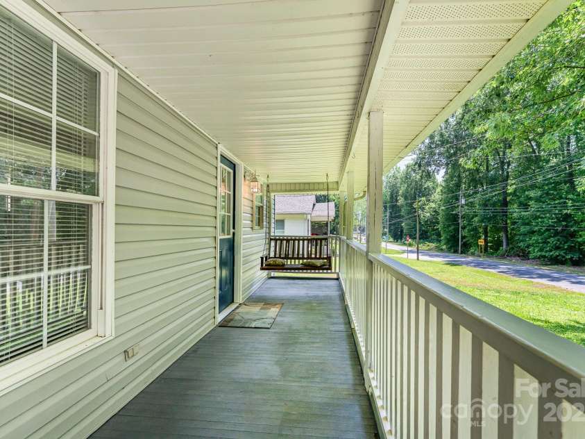 909 Lakeview Street, Kannapolis, NC 28083.  MLS# CAR4273870, YatesRealty ID 24499. 