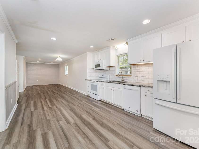 909 Lakeview Street, Kannapolis, NC 28083.  MLS# CAR4273870, YatesRealty ID 24499. 