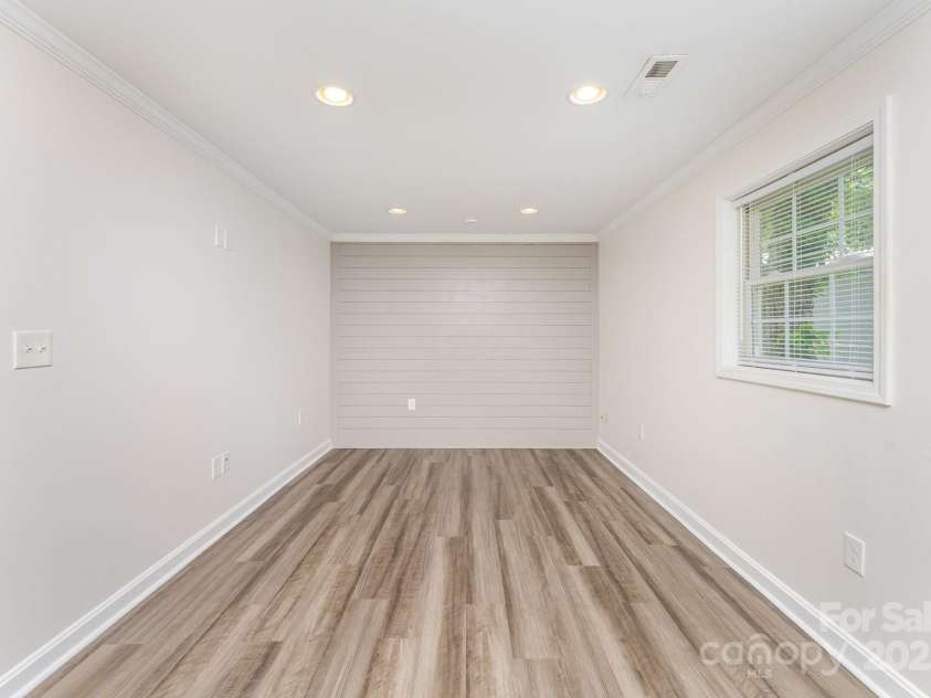 909 Lakeview Street, Kannapolis, NC 28083.  MLS# CAR4273870, YatesRealty ID 24499. 