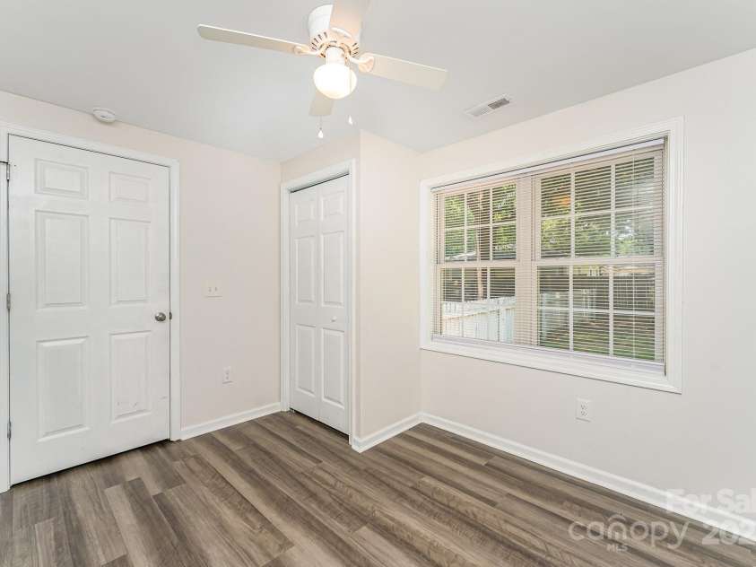 909 Lakeview Street, Kannapolis, NC 28083.  MLS# CAR4273870, YatesRealty ID 24499. 