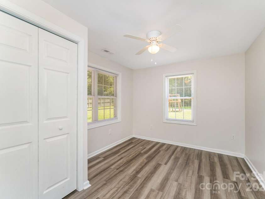 909 Lakeview Street, Kannapolis, NC 28083.  MLS# CAR4273870, YatesRealty ID 24499. 