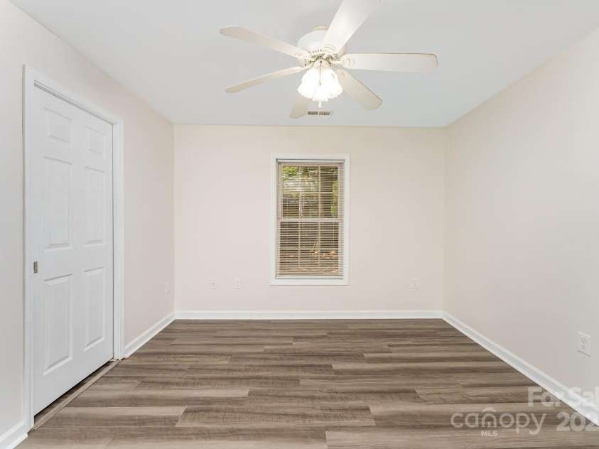 909 Lakeview Street, Kannapolis, NC 28083.  MLS# CAR4273870, YatesRealty ID 24499. 