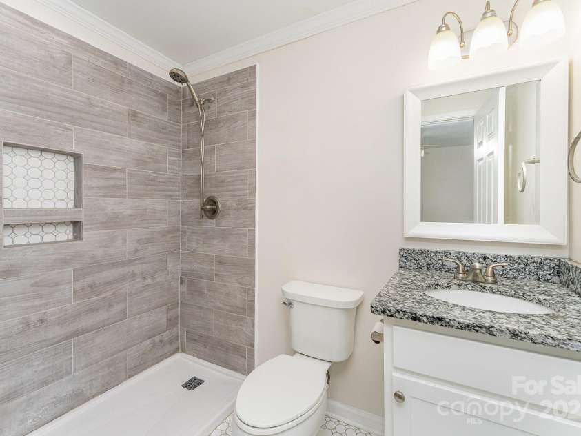 909 Lakeview Street, Kannapolis, NC 28083.  MLS# CAR4273870, YatesRealty ID 24499. 