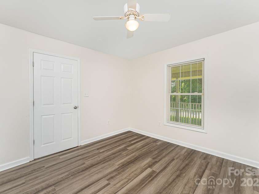 909 Lakeview Street, Kannapolis, NC 28083.  MLS# CAR4273870, YatesRealty ID 24499. 