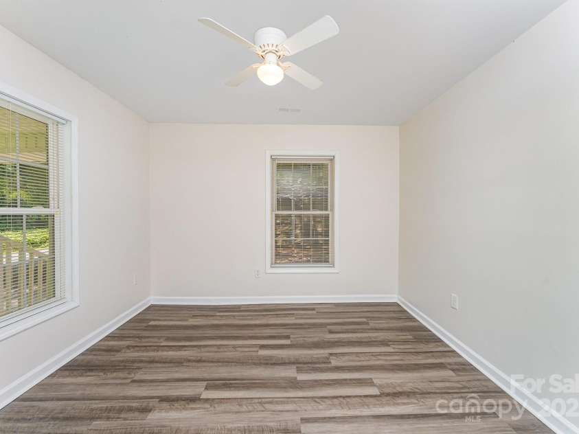 909 Lakeview Street, Kannapolis, NC 28083.  MLS# CAR4273870, YatesRealty ID 24499. 