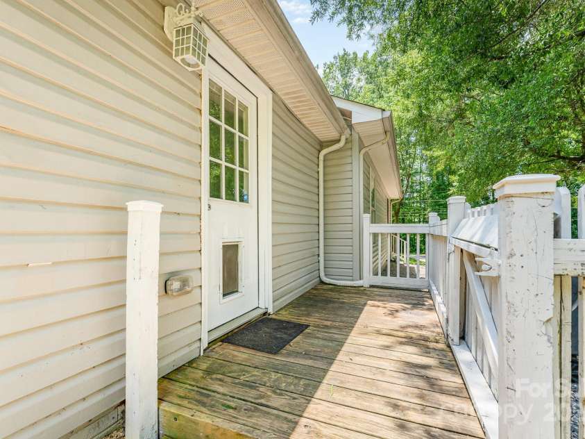 909 Lakeview Street, Kannapolis, NC 28083.  MLS# CAR4273870, YatesRealty ID 24499. 