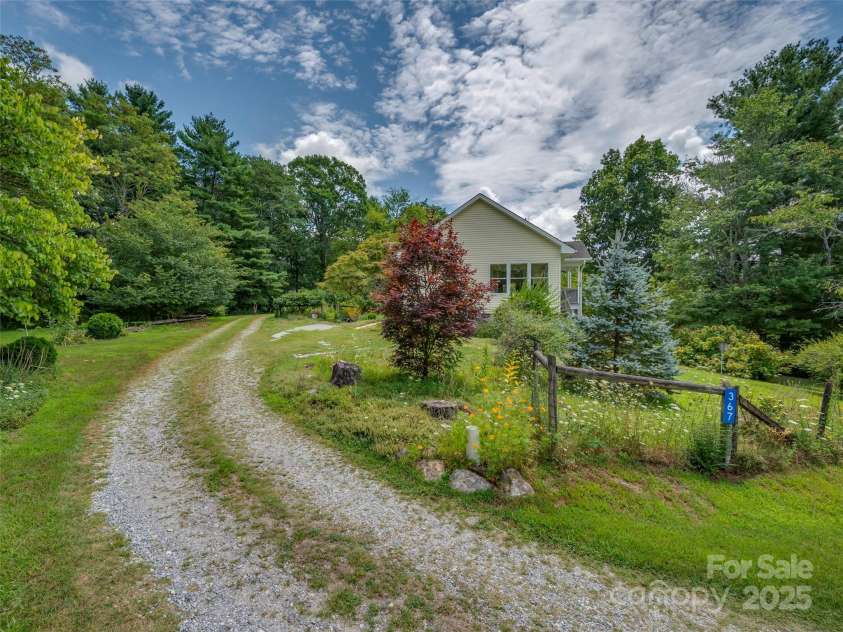 367 Cresent Street, Saluda, NC 28773.  MLS# CAR4235298, YatesRealty ID 2450. The driveway