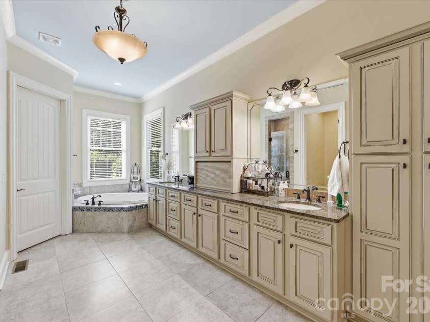 148 Cold Hollow Farms Drive, Mooresville, NC 28117.  MLS# CAR4385177, YatesRealty ID 24500. 